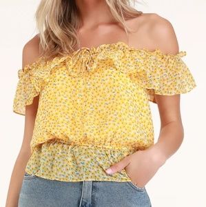 🌿 3/$30 Yellow floral off the shoulder top Lulus small NWT